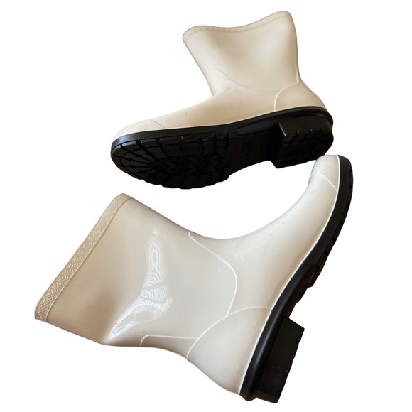 UGG Sienna White Glossy Rubber Rainboots Size 11 - Picture 3 of 6